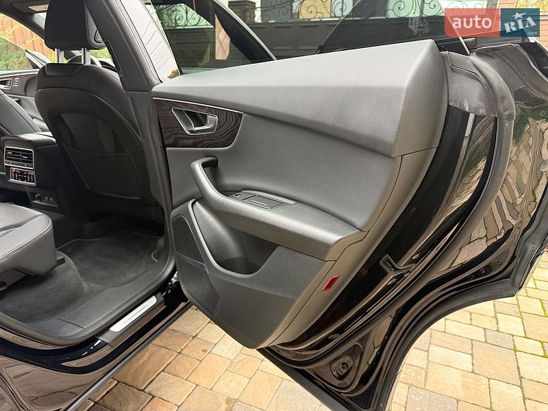 Внедорожник / Кроссовер Audi Q8 2020 в Киеве