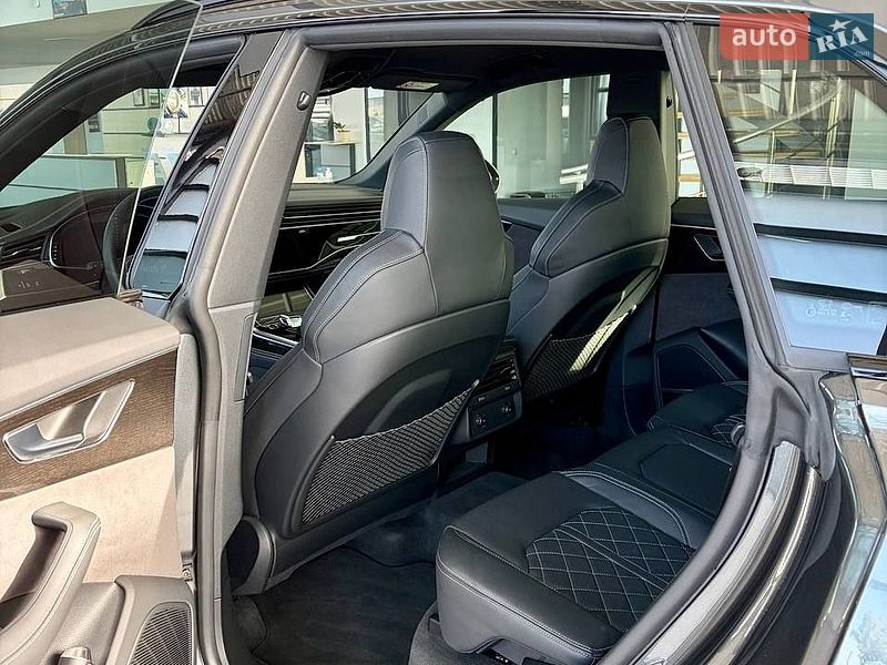 Позашляховик / Кросовер Audi Q8 2023 в Ужгороді