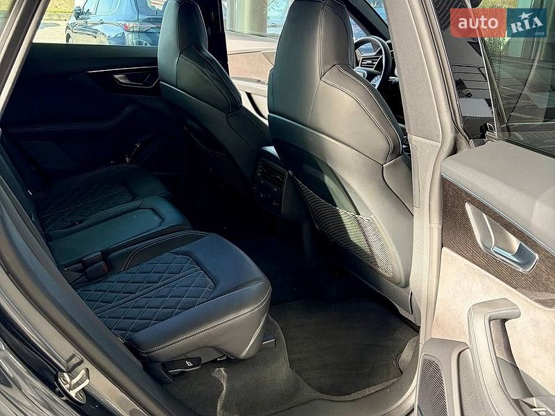 Позашляховик / Кросовер Audi Q8 2023 в Ужгороді