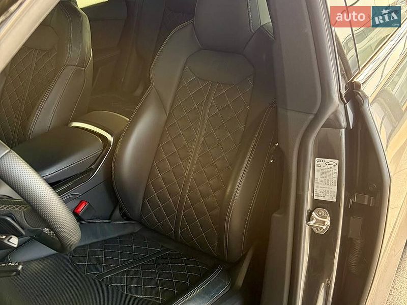 Позашляховик / Кросовер Audi Q8 2023 в Ужгороді