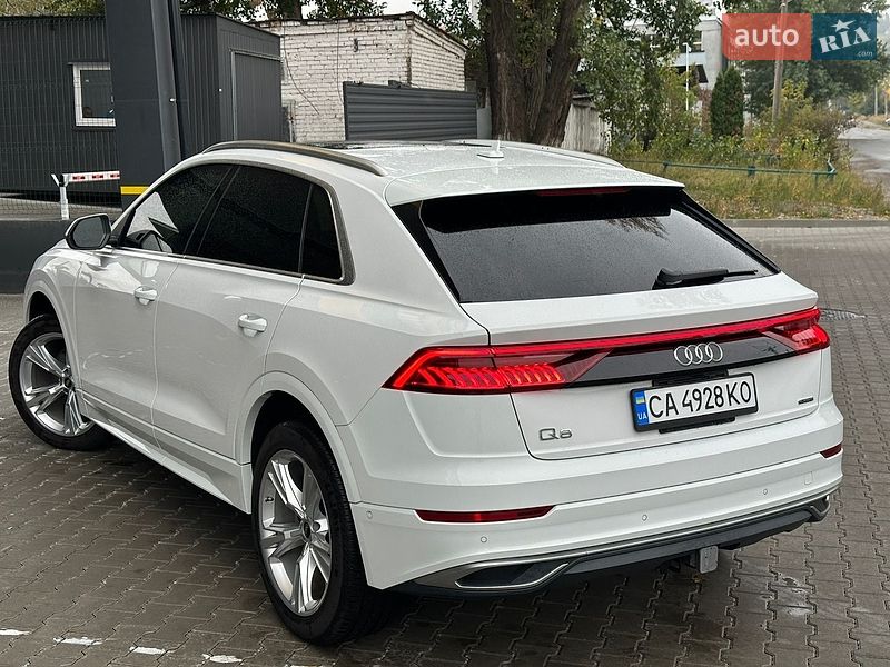 Внедорожник / Кроссовер Audi Q8 2021 в Киеве