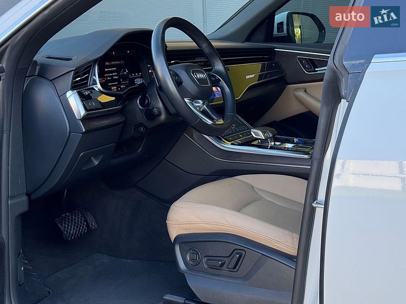 Внедорожник / Кроссовер Audi Q8 2021 в Киеве