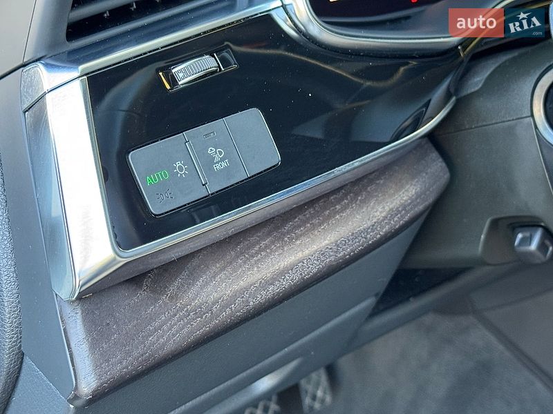 Внедорожник / Кроссовер Audi Q8 2021 в Киеве