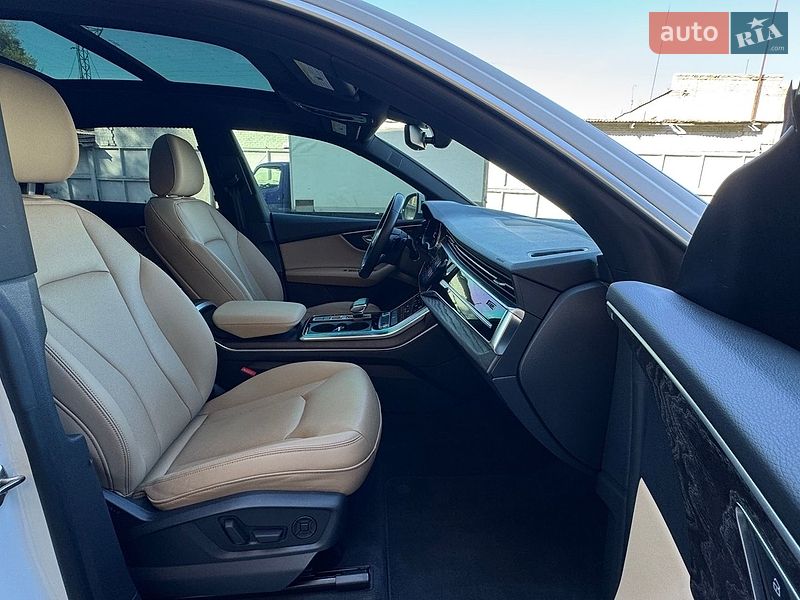Внедорожник / Кроссовер Audi Q8 2021 в Киеве