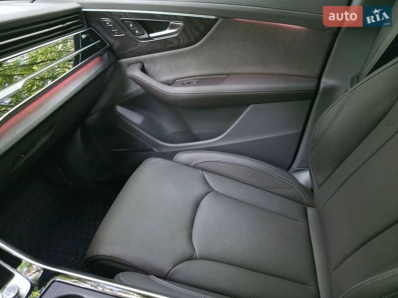Позашляховик / Кросовер Audi Q8 2025 в Львові
