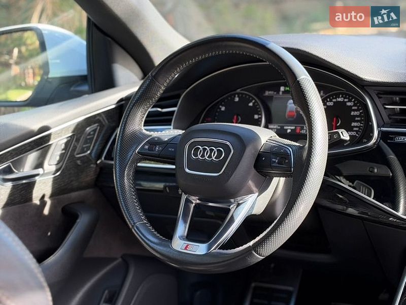 Внедорожник / Кроссовер Audi Q8 2019 в Днепре