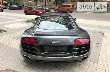 Купе Audi R8 2010 в 