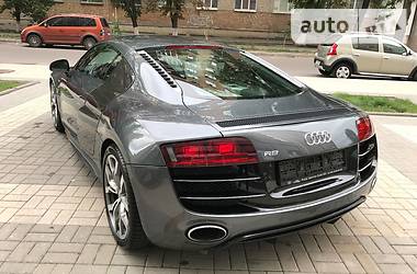 Купе Audi R8 2010 в 