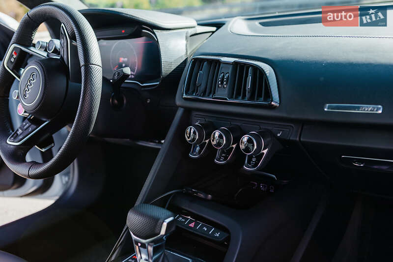 Купе Audi R8 2022 в Киеве