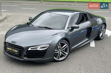 Купе Audi R8 2013 в  фото 3 Купе Audi R8 2013 в