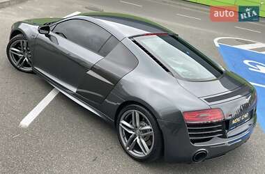 Купе Audi R8 2013 в  фото 20 Купе Audi R8 2013 в