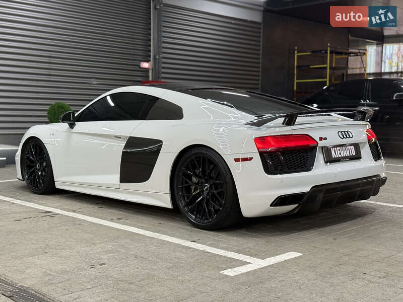 Родстер Audi R8 2017 в Києві фото 6 Родстер Audi R8 2017 в Києві