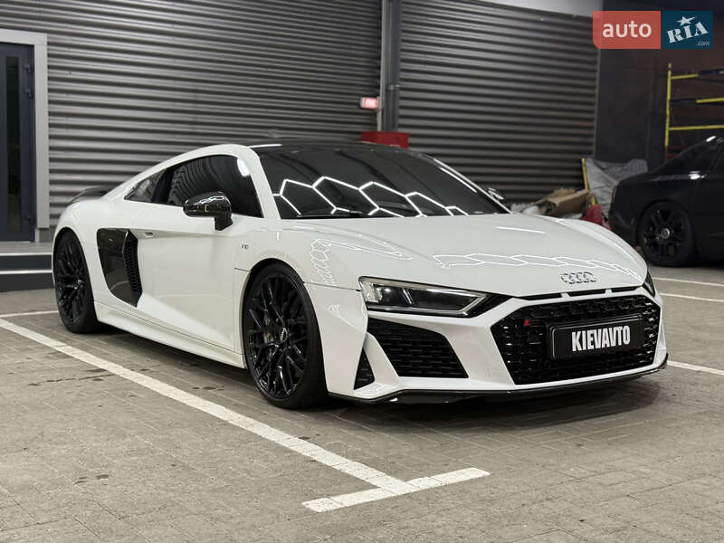 Родстер Audi R8 2017 в Києві фото 10 Родстер Audi R8 2017 в Києві