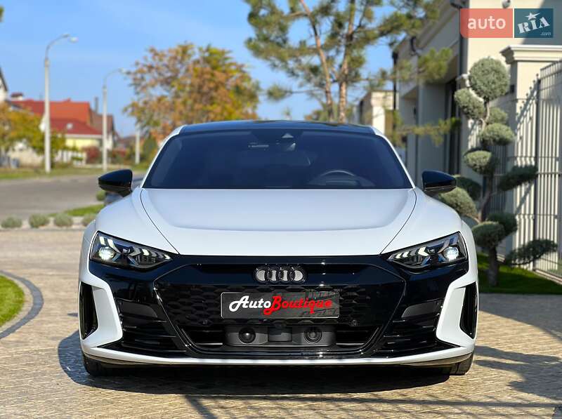 Купе Audi RS e-tron GT 2021 в 