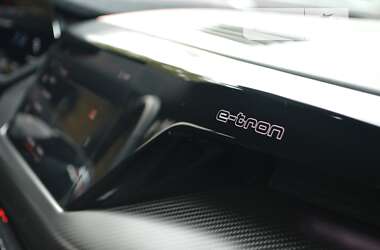 Купе Audi RS e-tron GT 2021 в 