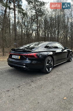Купе Audi RS e-tron GT 2021 в 