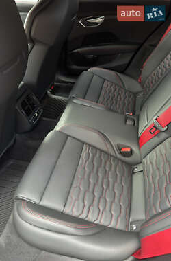 Купе Audi RS e-tron GT 2021 в 
