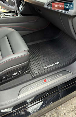 Купе Audi RS e-tron GT 2021 в 