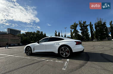 Купе Audi RS e-tron GT 2023 в 