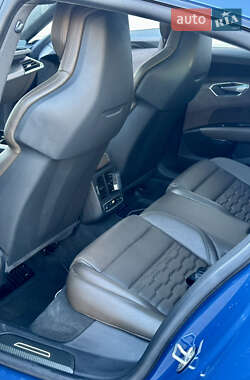 Купе Audi RS e-tron GT 2021 в 