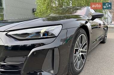 Купе Audi RS e-tron GT 2021 в 