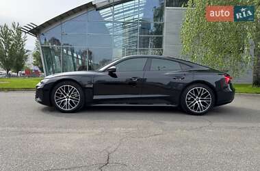 Купе Audi RS e-tron GT 2021 в 