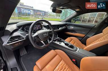 Купе Audi RS e-tron GT 2021 в 