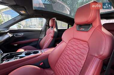 Купе Audi RS e-tron GT 2023 в 