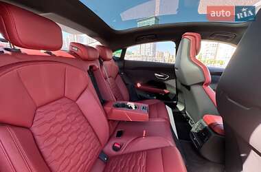 Купе Audi RS e-tron GT 2023 в 