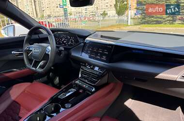 Купе Audi RS e-tron GT 2023 в 