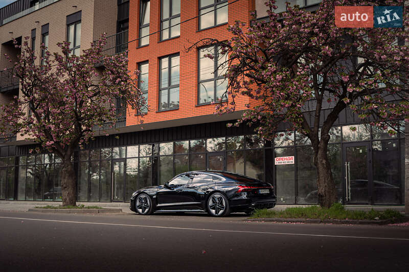 Купе Audi RS e-tron GT 2021 в Ужгороді