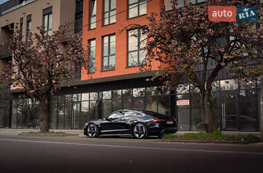 Купе Audi RS e-tron GT 2021 в 
