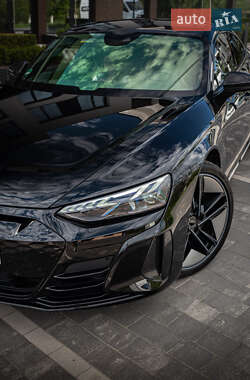 Купе Audi RS e-tron GT 2021 в 