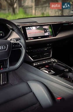 Купе Audi RS e-tron GT 2021 в 