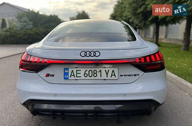 Купе Audi RS e-tron GT 2022 в 