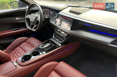 Купе Audi RS e-tron GT 2022 в 