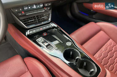 Купе Audi RS e-tron GT 2022 в 