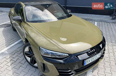 Купе Audi RS e-tron GT 2021 в 