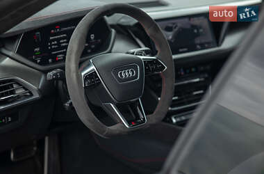 Лифтбек Audi RS e-tron GT 2022 в 