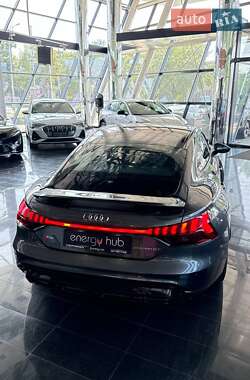 Купе Audi RS e-tron GT 2023 в 