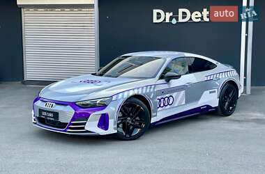 Купе Audi RS e-tron GT 2024 в 