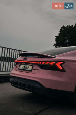 Купе Audi RS e-tron GT 2022 в 