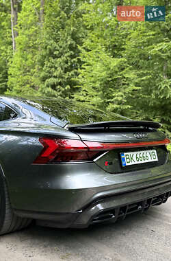 Купе Audi RS e-tron GT 2021 в 