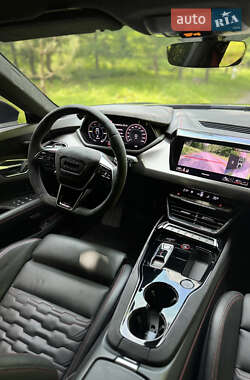 Купе Audi RS e-tron GT 2021 в 