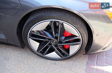 Купе Audi RS e-tron GT 2022 в 