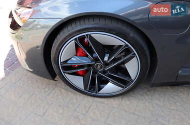 Купе Audi RS e-tron GT 2022 в 