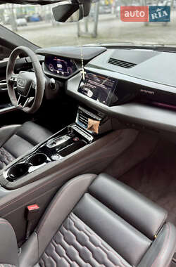 Купе Audi RS e-tron GT 2021 в 