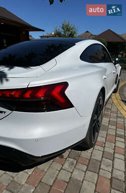 Купе Audi RS e-tron GT 2021 в 