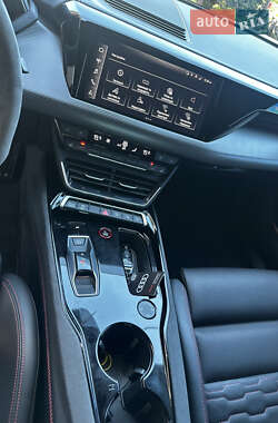 Купе Audi RS e-tron GT 2021 в 