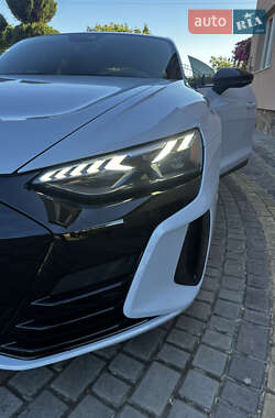 Купе Audi RS e-tron GT 2021 в 